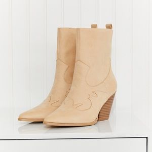 Qupid Down in Dallas Embroidered Cowboy Booties Brand New in Box size 10